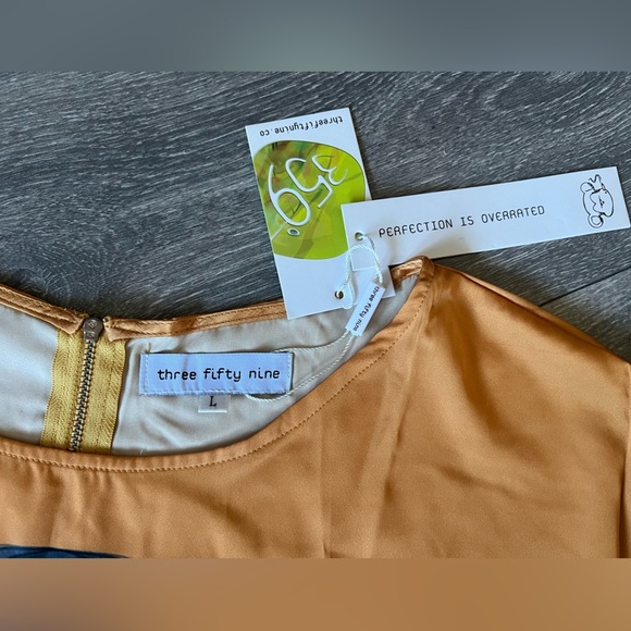 Three Fifty Nine Orange Face Wearable Art Graphic Print Blouse. Size L NWT! - Picture 5 of 9